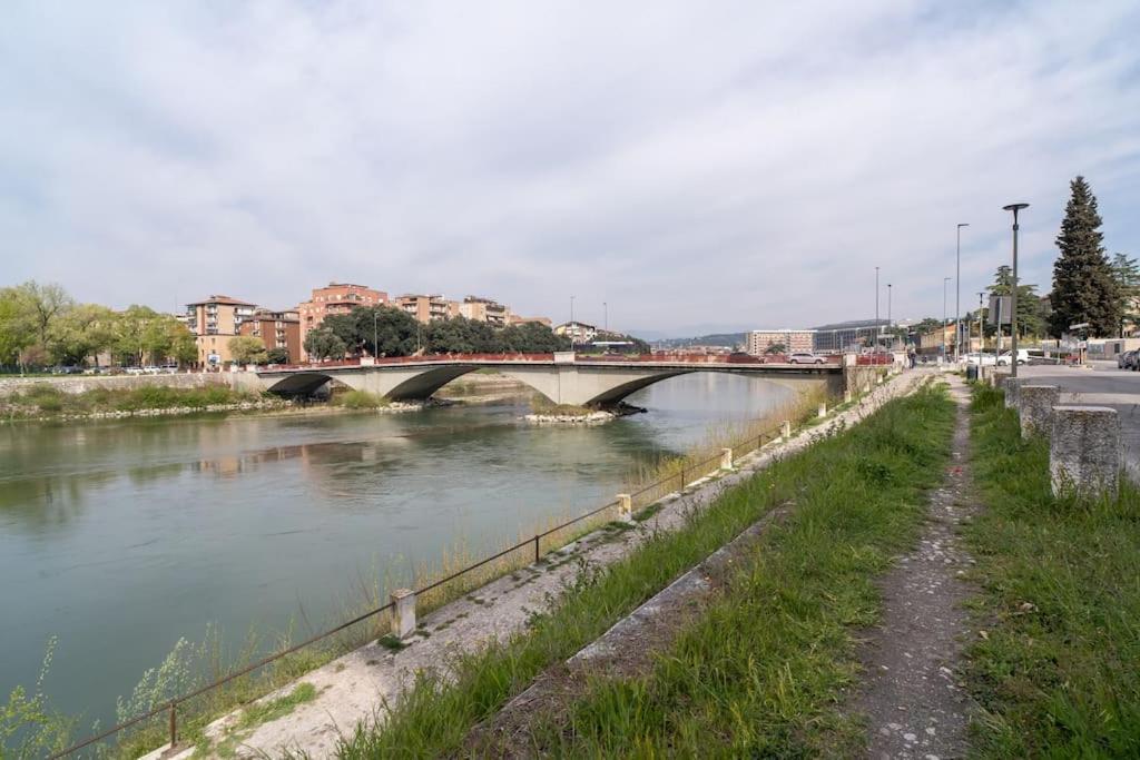 Charme In City Center Verona Exterior photo